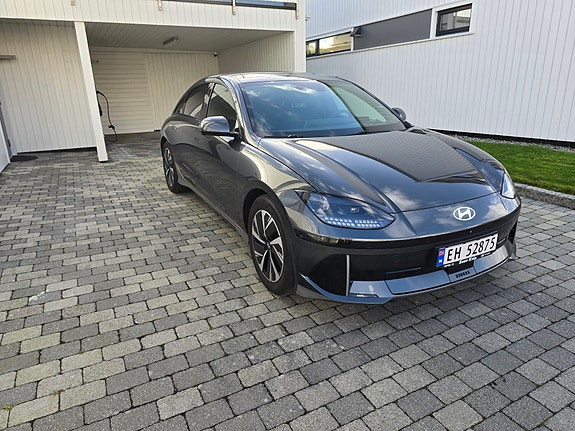 Hyundai Ioniq 6 2 of 12