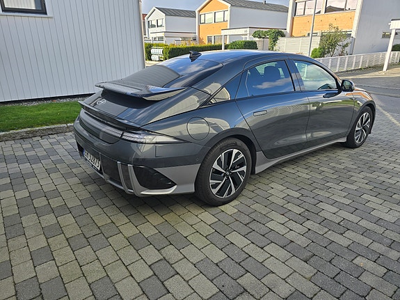 Hyundai Ioniq 6 3 of 12