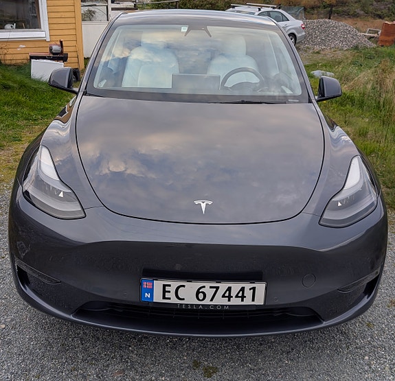 Tesla Model Y 2 of 8