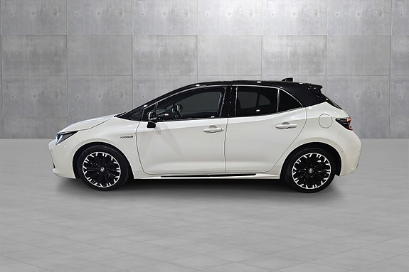 Toyota Corolla 2 of 25