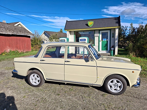 Fiat 1100 2 of 8