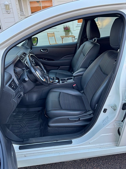 Nissan Leaf 5 of 9