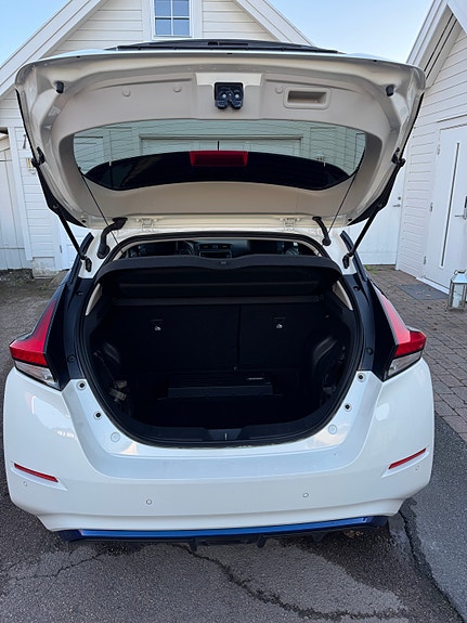 Nissan Leaf 6 of 9