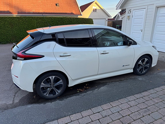 Nissan Leaf 3 of 9
