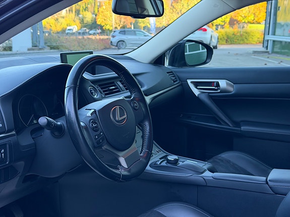 Lexus CT200h 14 of 24