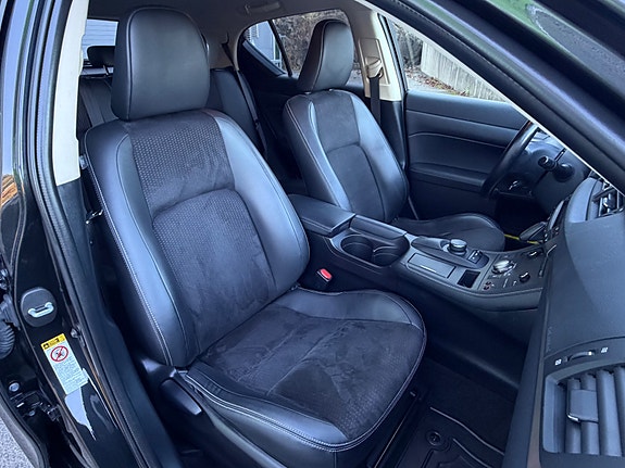 Lexus CT200h 13 of 24