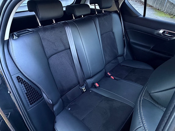 Lexus CT200h 10 of 24