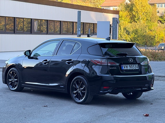 Lexus CT200h 7 of 24