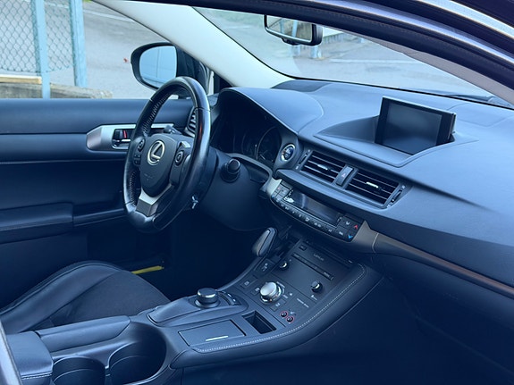 Lexus CT200h 12 of 24