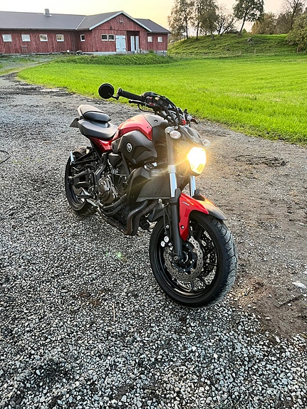Yamaha MT-07 2 of 6