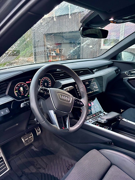 Audi Q8 e-tron 10 of 26