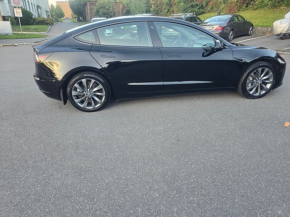Tesla Model 3 4 of 14