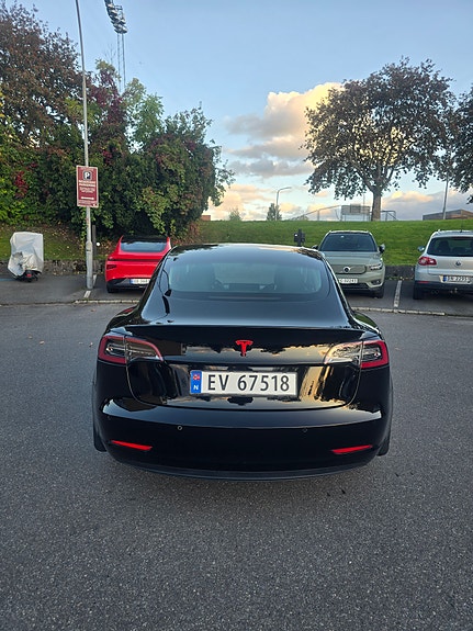 Tesla Model 3 3 of 14