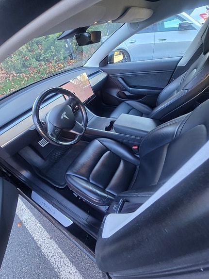 Tesla Model 3 8 of 14