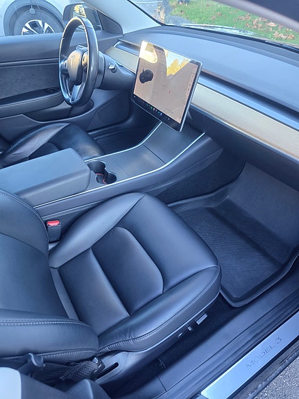 Tesla Model 3 7 of 14
