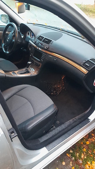 Mercedes-Benz E200 16 of 16