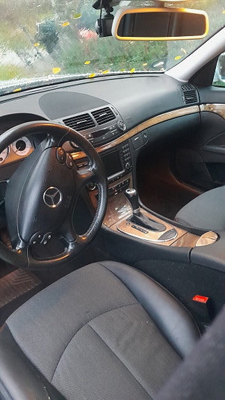 Mercedes-Benz E200 11 of 16