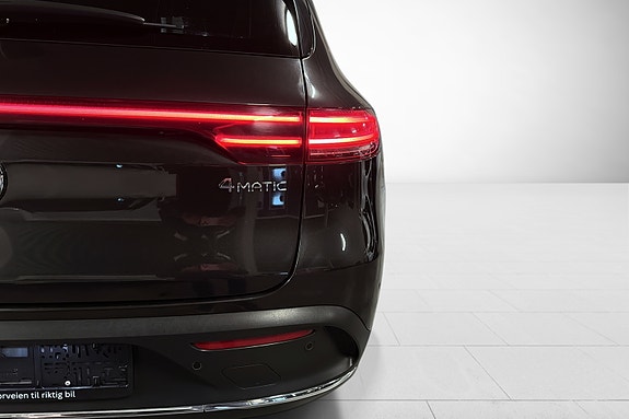 Mercedes-Benz EQC400 13 of 30