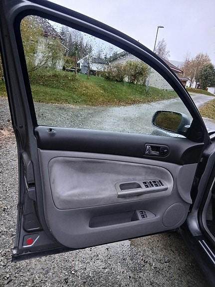 Volkswagen Passat 14 of 16