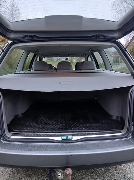 Volkswagen Passat 9 of 16