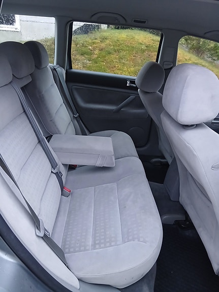 Volkswagen Passat 7 of 16