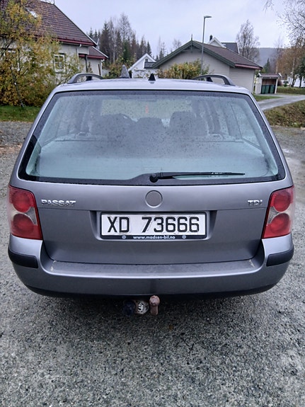 Volkswagen Passat 4 of 16