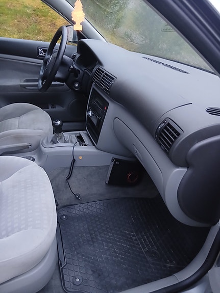 Volkswagen Passat 6 of 16