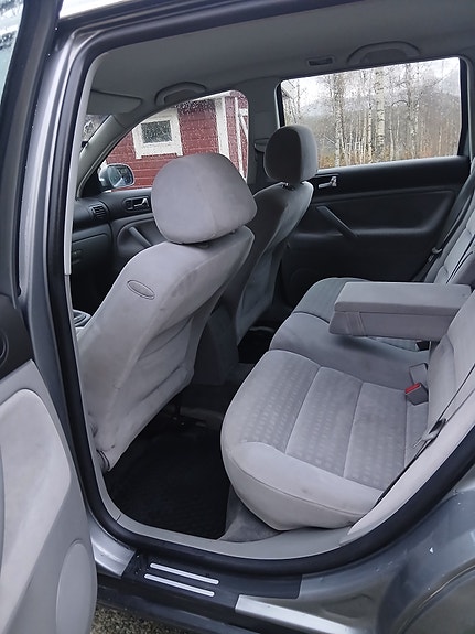 Volkswagen Passat 10 of 16