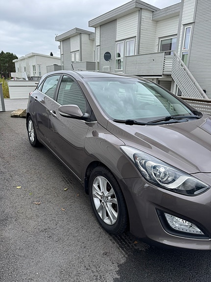 Hyundai i30 2 of 15