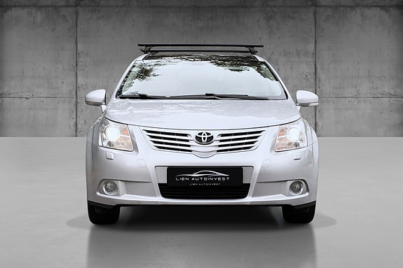 Toyota Avensis 2 of 15
