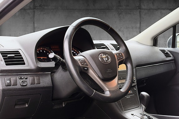 Toyota Avensis 9 of 15