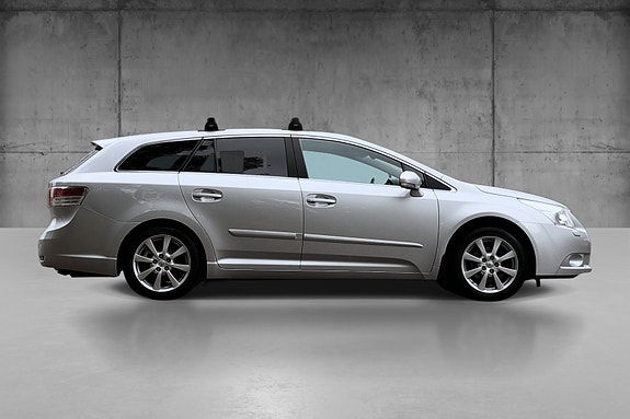 Toyota Avensis 8 of 15
