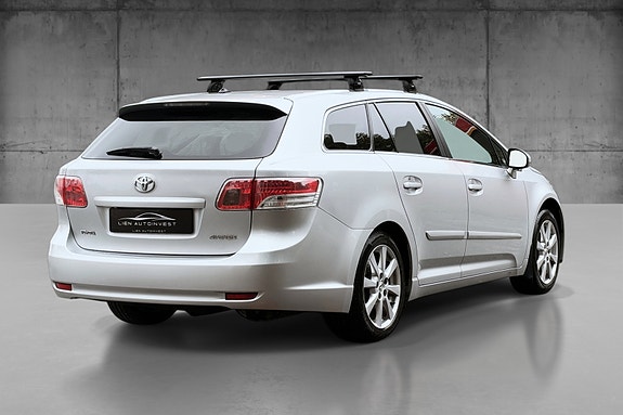 Toyota Avensis 7 of 15