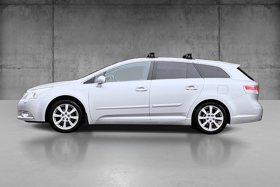 Toyota Avensis 4 of 15