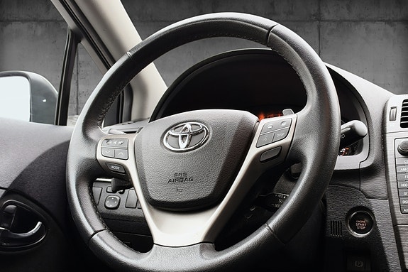 Toyota Avensis 12 of 15