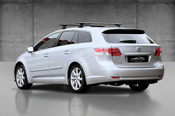 Toyota Avensis 5 of 15
