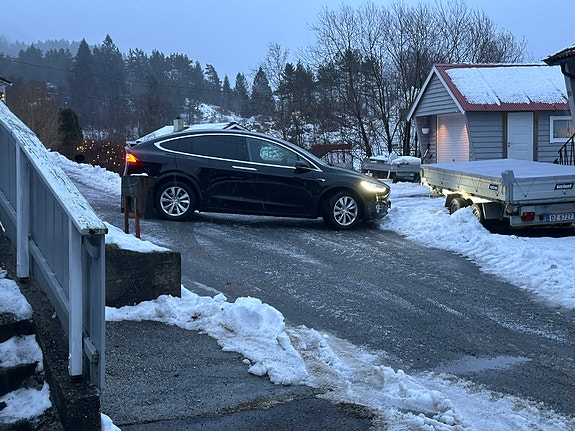 Tesla Model X 5 of 6