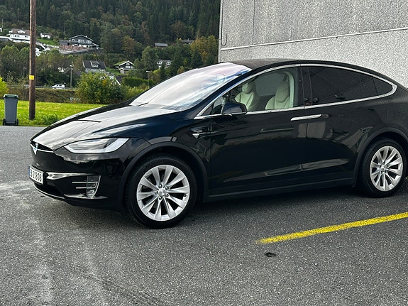 Tesla Model X 2 of 6