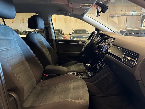 Volkswagen Touran 23 of 25