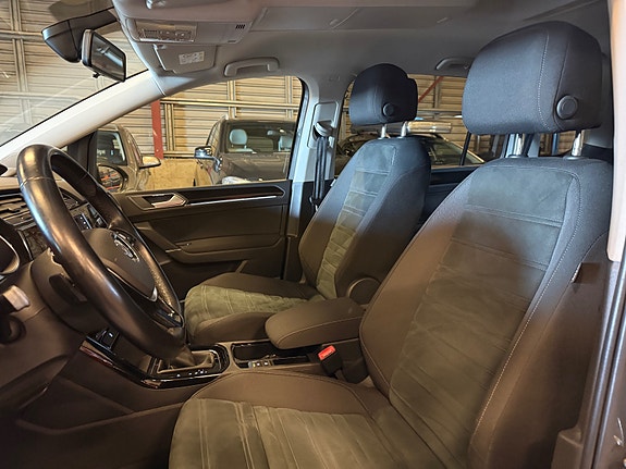 Volkswagen Touran 14 of 25
