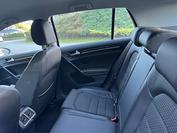 Volkswagen Golf VII 6 of 8