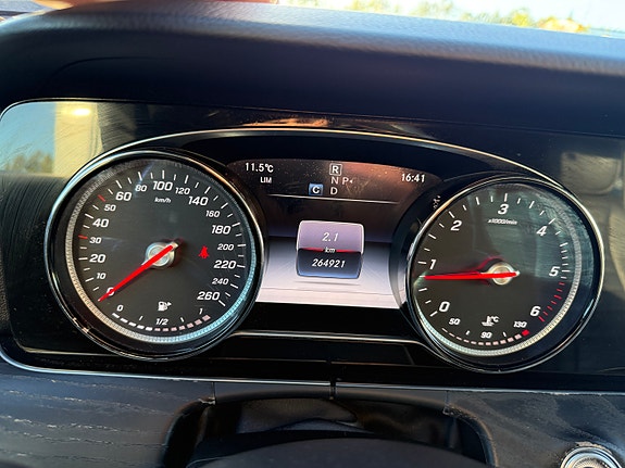 Mercedes-Benz E220 d 12 of 30