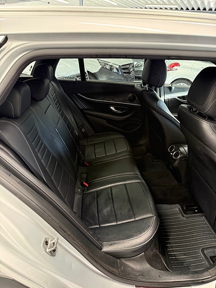 Mercedes-Benz E220 d 28 of 30