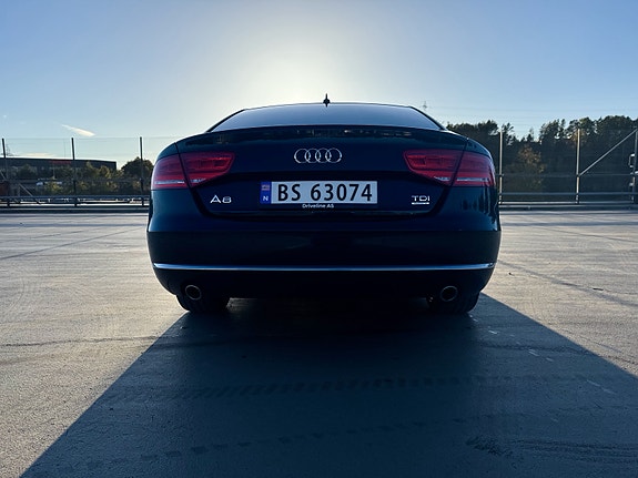 Audi A8 7 of 30