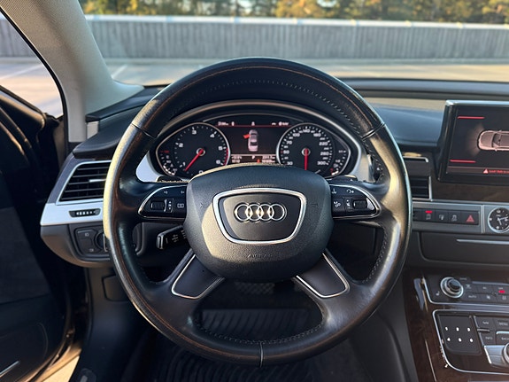 Audi A8 14 of 30