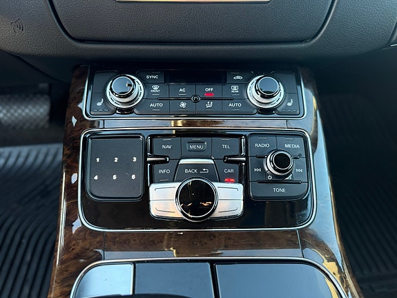 Audi A8 26 of 30