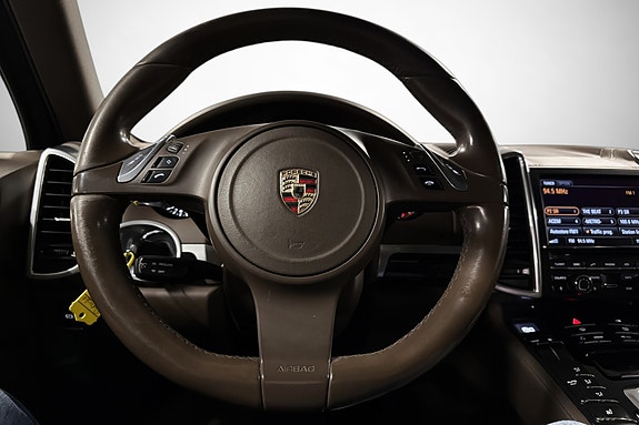 Porsche Cayenne 17 of 30