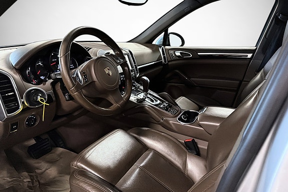 Porsche Cayenne 11 of 30