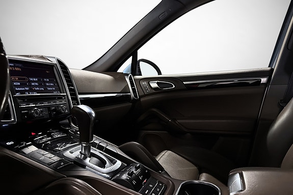 Porsche Cayenne 19 of 30