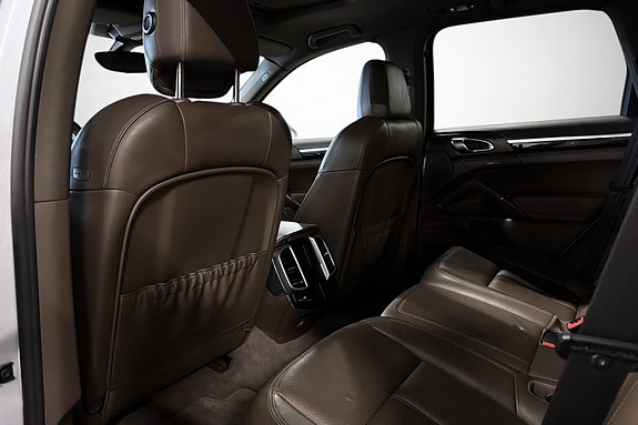 Porsche Cayenne 13 of 30